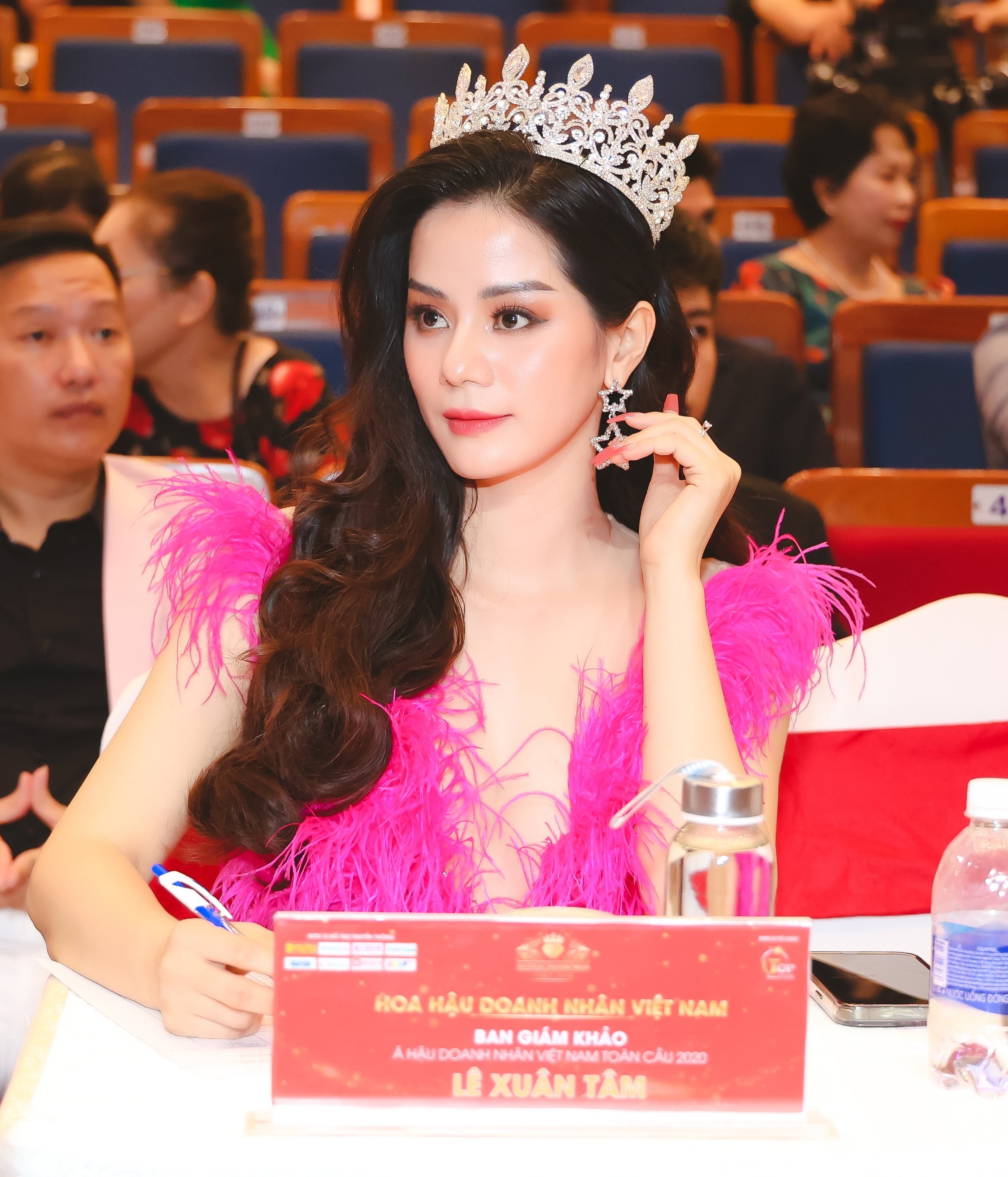 Á hậu Lê Xuân Tâm lộng lẫy trong đêm Chung kết Hoa hậu Doanh nhân Việt Nam 2022