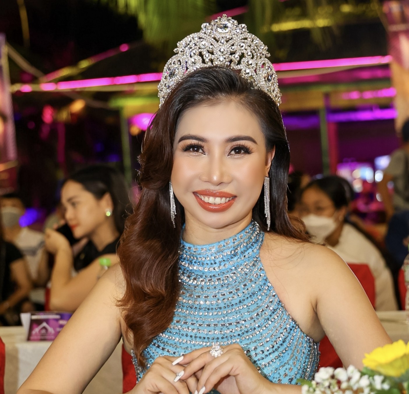 Hoa hậu Thiện nguyện Phạm Thị Minh Phi có mặt từ sớm để tham dự đêm Chung khảo HHVNTĐ 2022 trong vai trò giám khảo của cuộc thi.