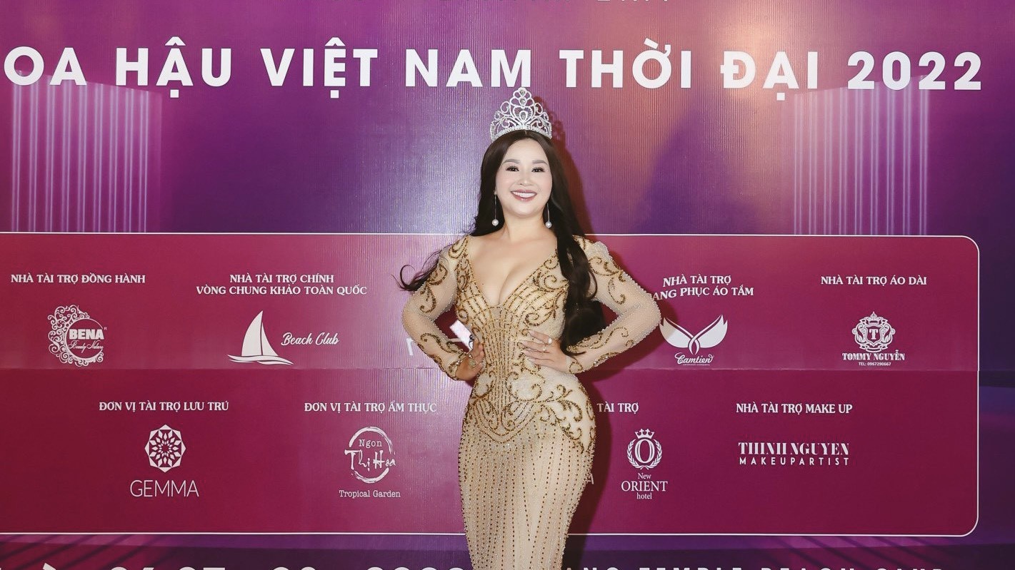 Á hậu Phạm Nguyễn Thị Hoàng Hoa hội ngộ cùng dàn người đẹp tại đêm Chung khảo Hoa hậu Việt Nam Thời đại 2022