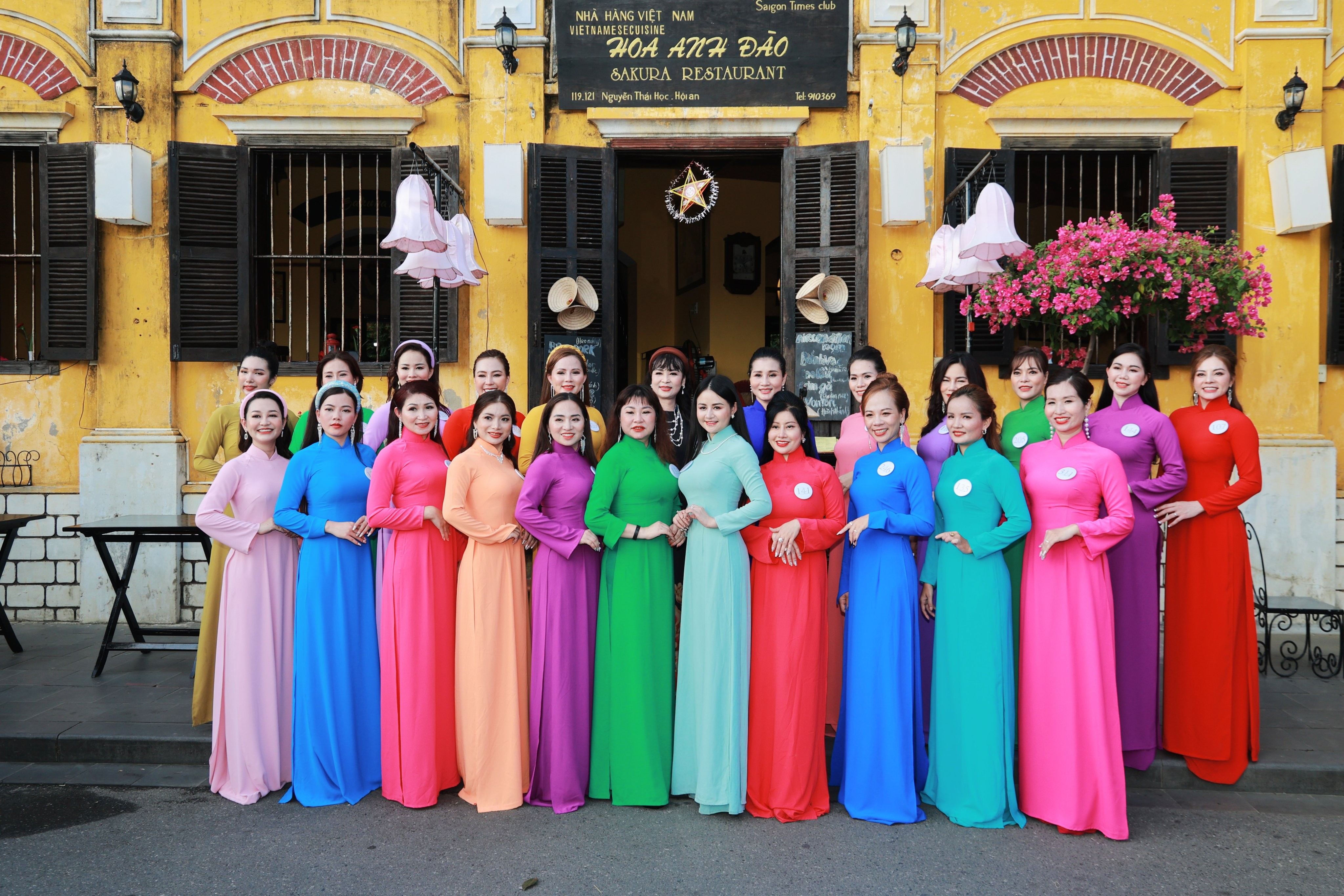 Thí sinh Hoa hậu Thương hiệu Việt Nam 2022: Tỏa sáng trong phần thi trình diễn thời trang