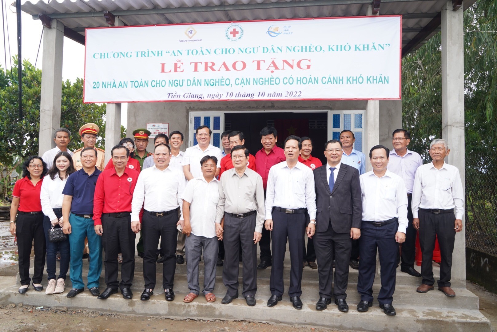 Tập đoàn Ngân Tín đồng hành cùng bà con, ngư dân có hoàn cảnh khó khăn