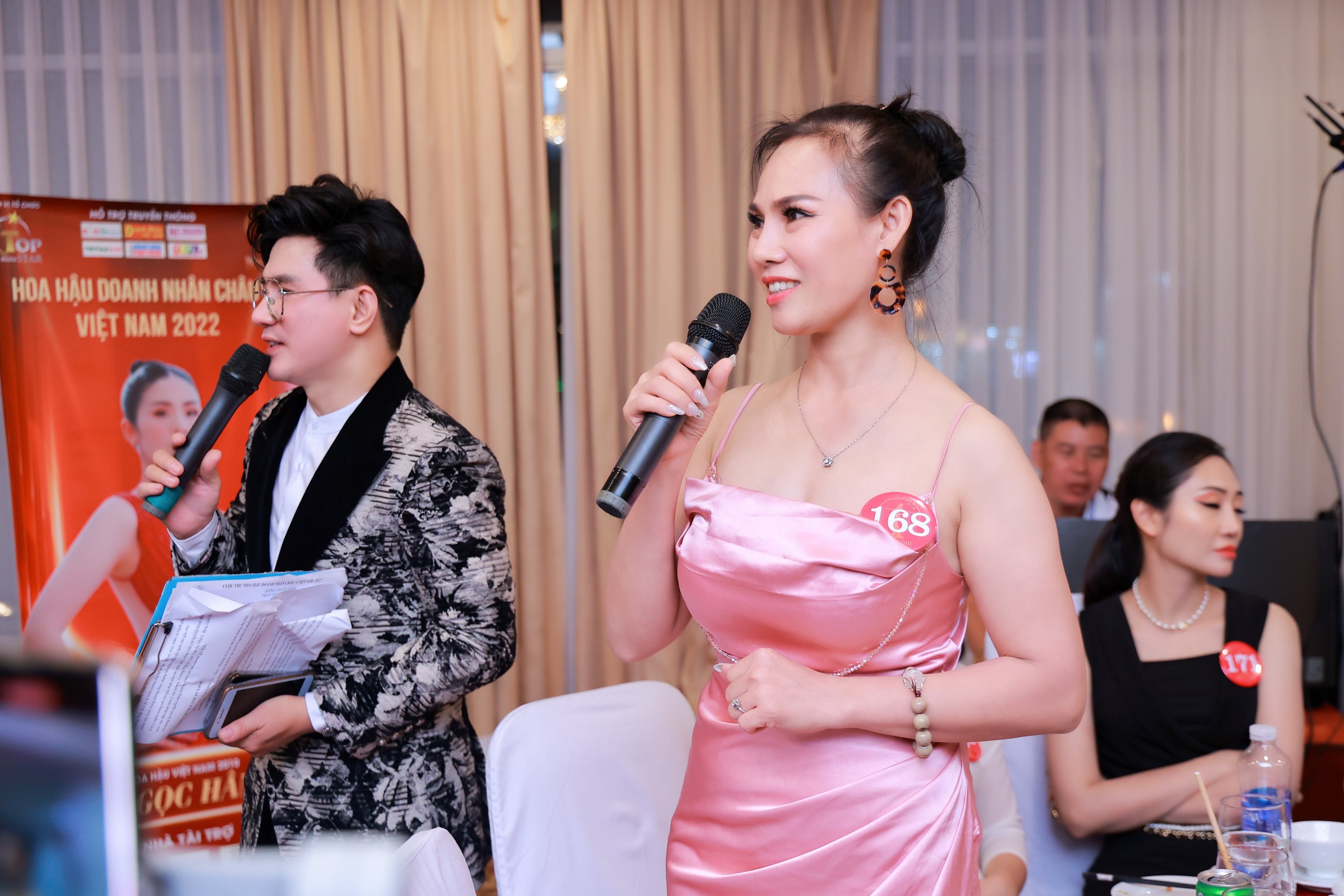 Doanh nhân Nông Thị Hà lan tỏa tấm lòng nhân ái trong đêm thiện nguyện Hoa hậu Doanh nhân Châu Á Việt Nam 2022