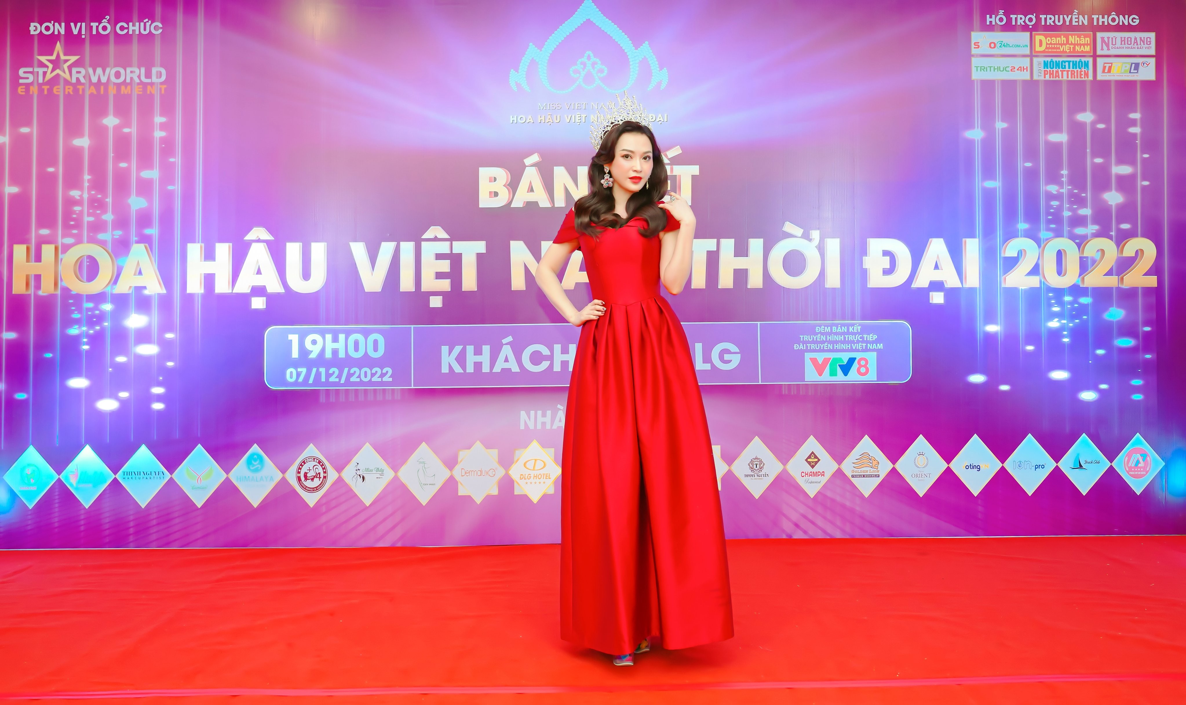 Hoa hậu Vũ Ngọc Anh khoe nhan sắc quyến rũ tại đêm bán kết Hoa hậu Việt Nam Thời đại 2022