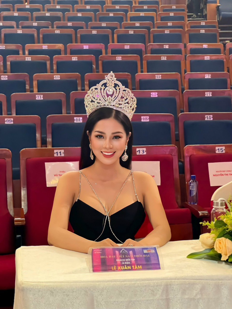 Á hậu Lê Xuân Tâm khoe nhan sắc đẹp tựa “sương mai” trong đêm chung kết Hoa hậu Việt Nam Thời đại 2022