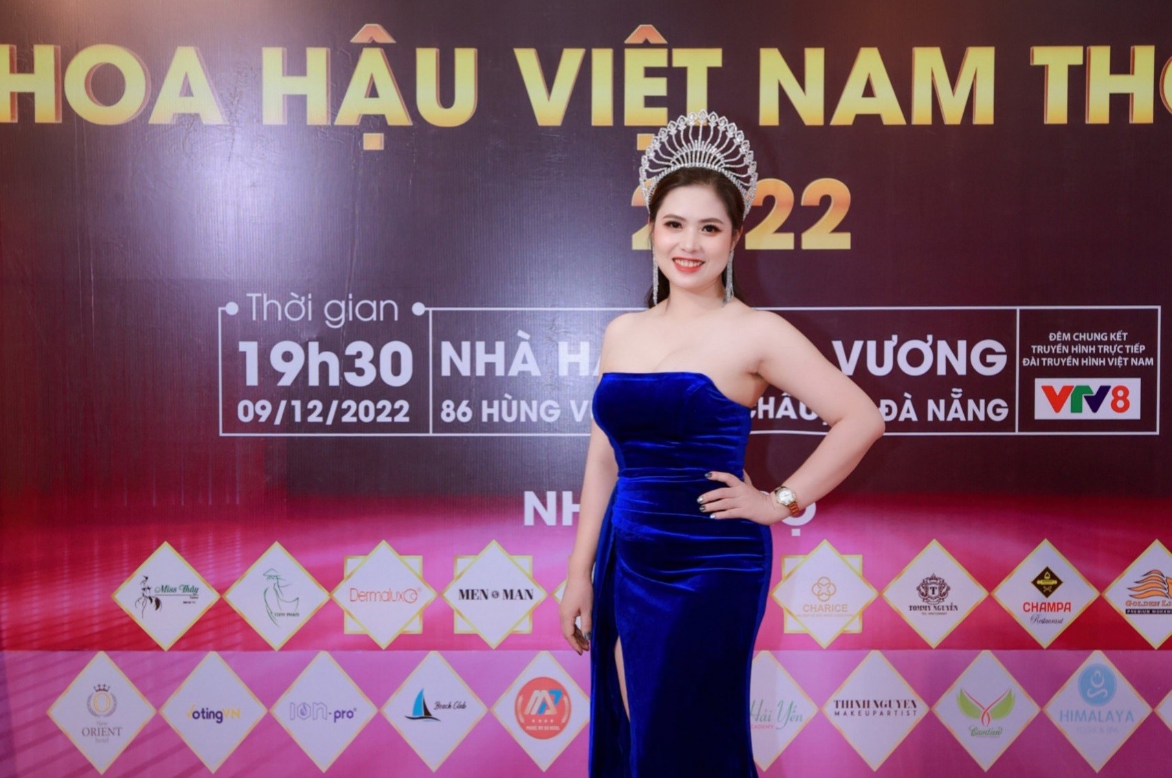 Hoa hậu Nguyễn Thị Thùy Dung đội vương miện thiết kế mới lạ tham dự kiện