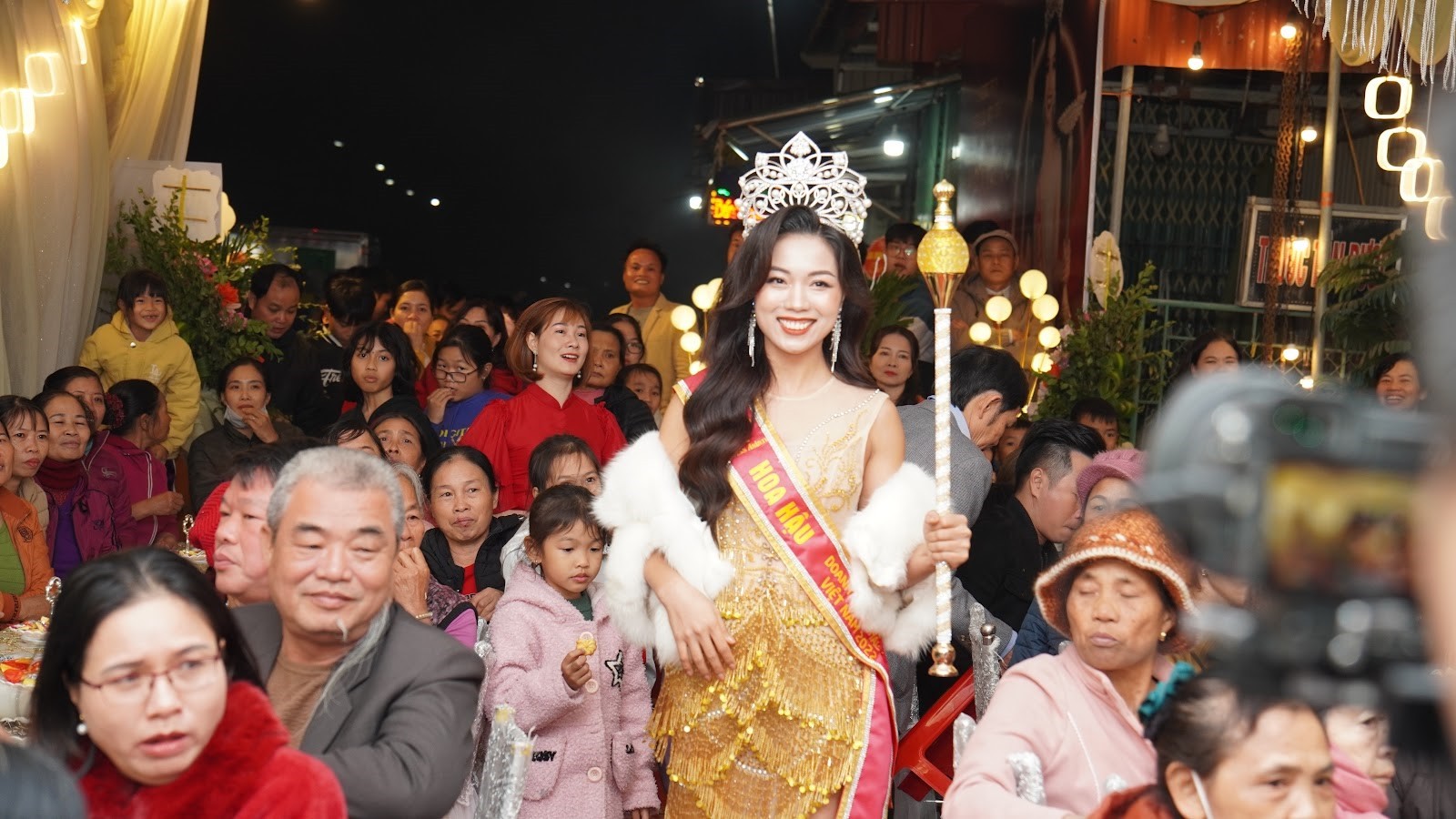 Tân Hoa hậu Doanh nhân Châu Á Đỗ Thị Quỳnh trở về giữa vòng tay của quê hương