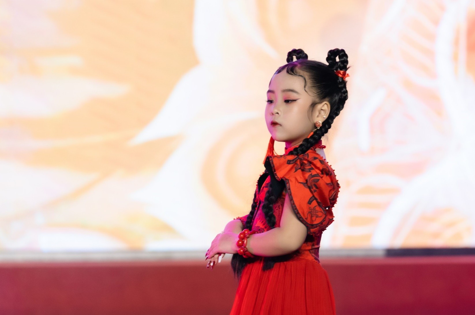 Thí sinh nhí Nguyễn Phan Thục Nghi xuất sắc đoạt giải Gương mặt triển vọng tại Đại sứ mùa đông 2022