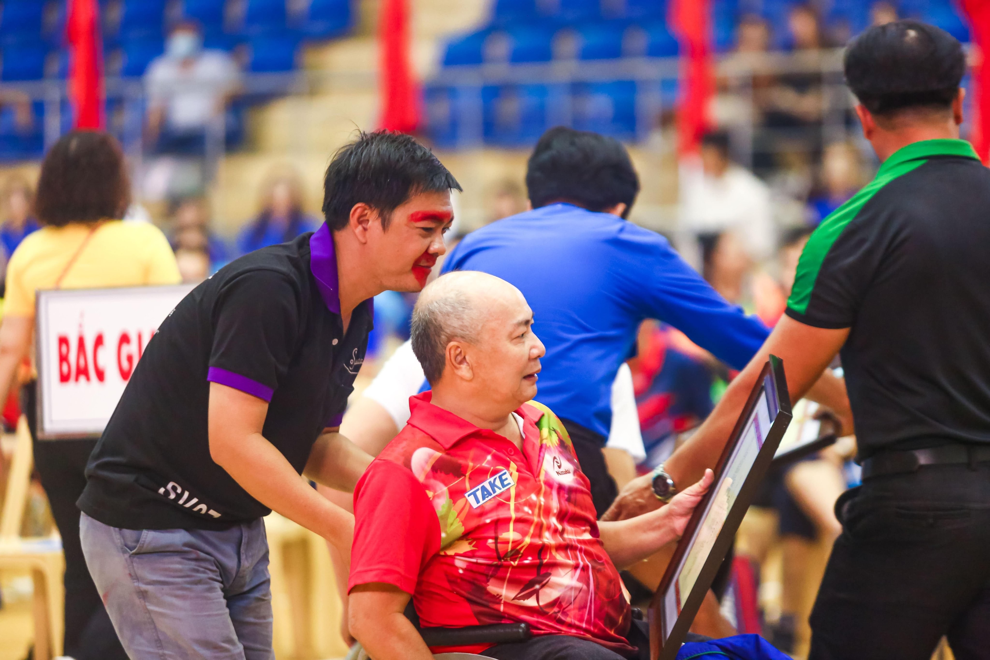 Anh chàng tình nguyện viên hơn 20 năm đồng hành cùng thể thao người khuyết tật
