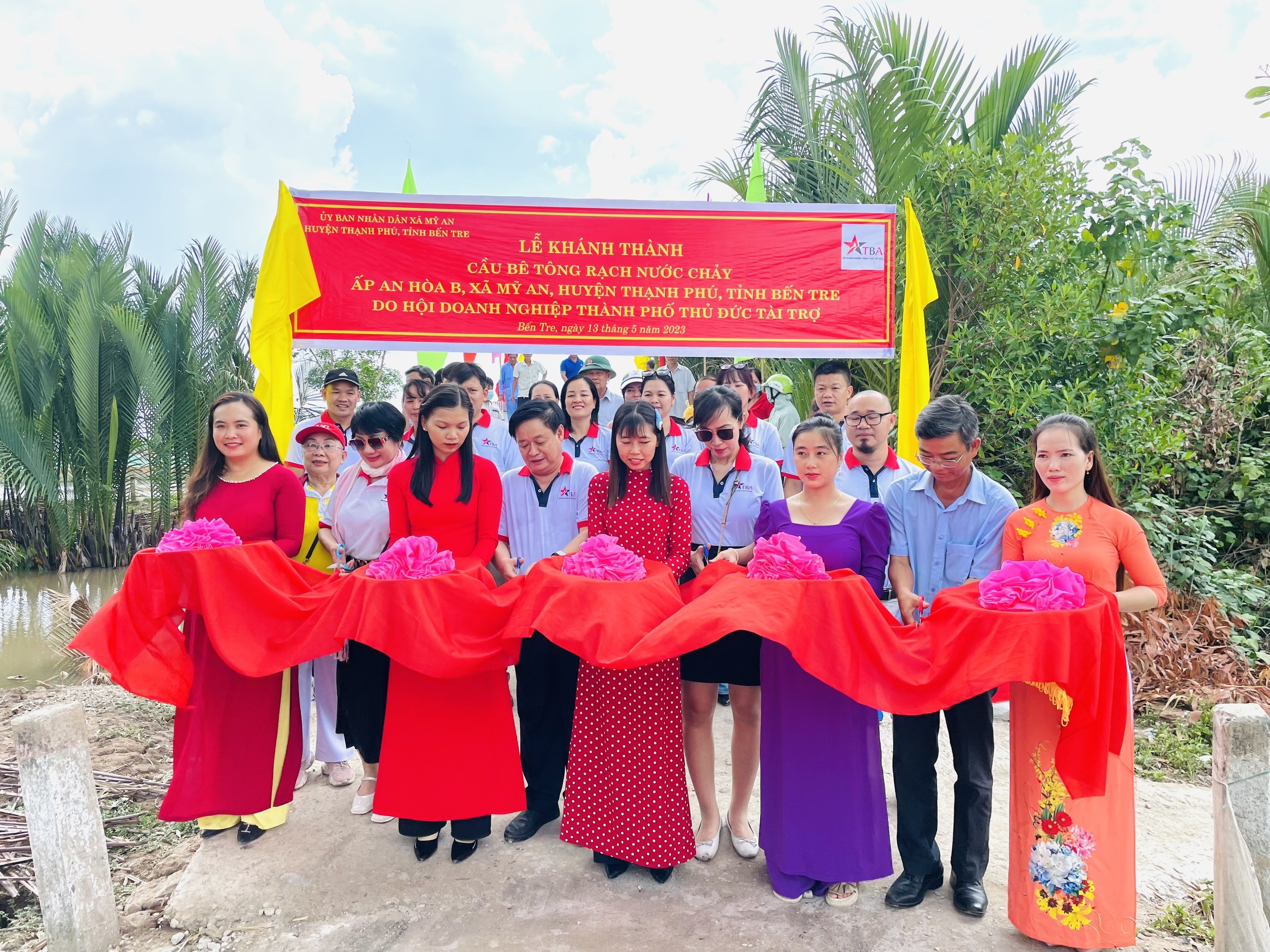 Chương trình trao cầu và trao nhà tình thương tại tỉnh Bến Tre