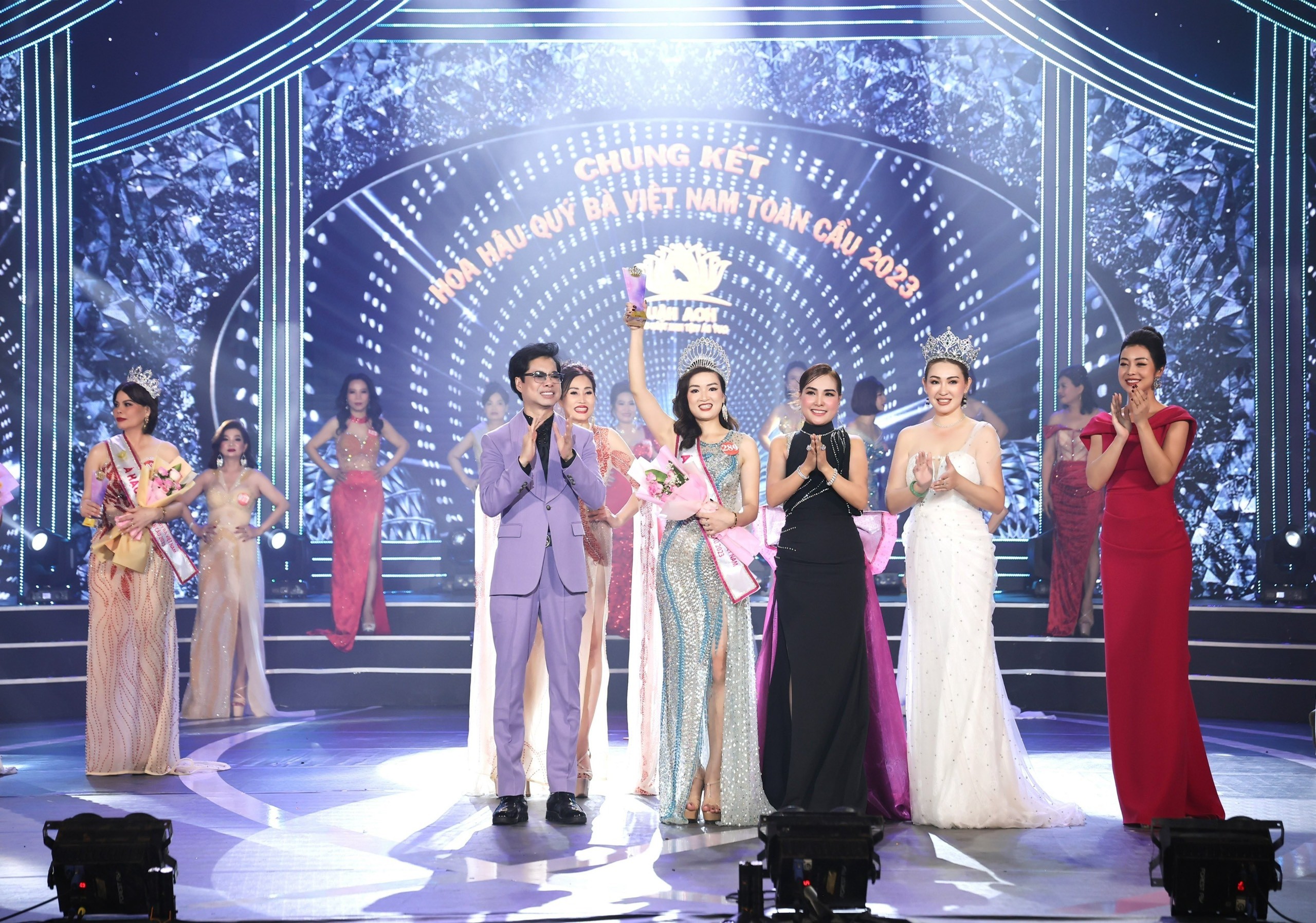 Chung kết Hoa hậu Quý bà Việt Nam Toàn cầu 2023: Doanh nhân Nguyễn Thị Song Thương đăng quang ngôi vị Á hậu 1