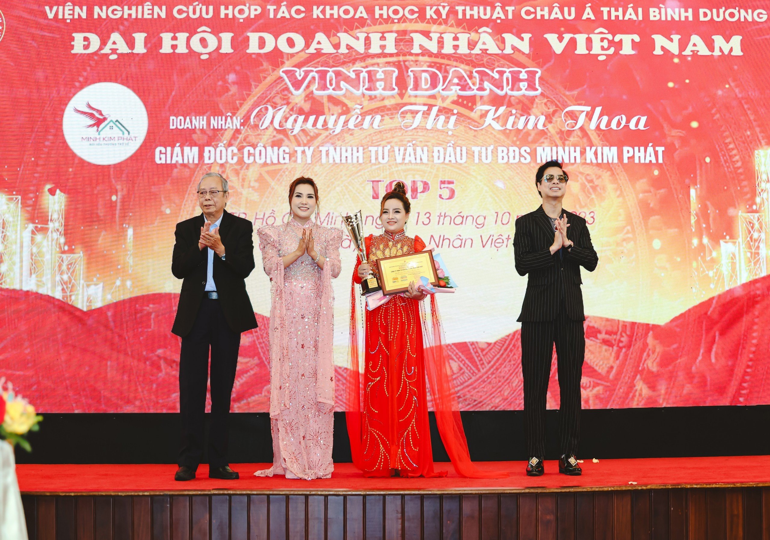 Doanh nhân Nguyễn Thị Kim Thoa chia sẻ về việc thích ứng nhanh với tình hình mới tại Đại hội Doanh nhân Việt Nam 2023