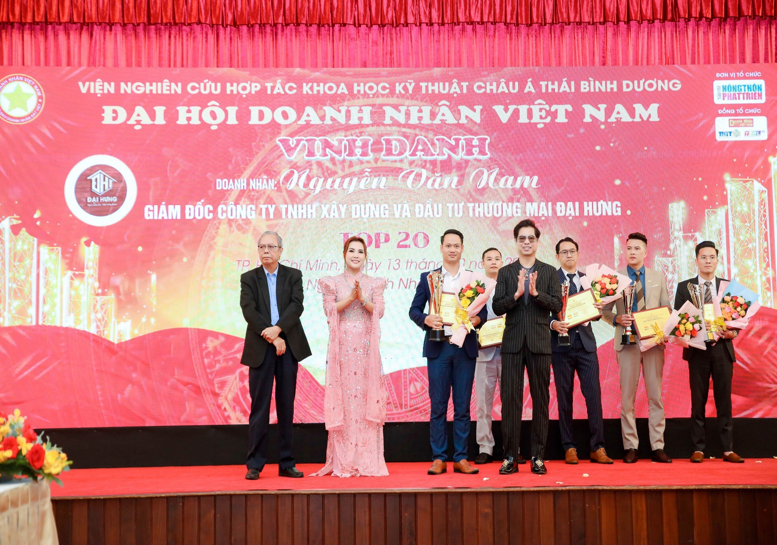 CEO Nguyễn Văn Nam và Công ty Đại Hưng nhận vinh danh tại Đại hội Doanh nhân Việt Nam 2023