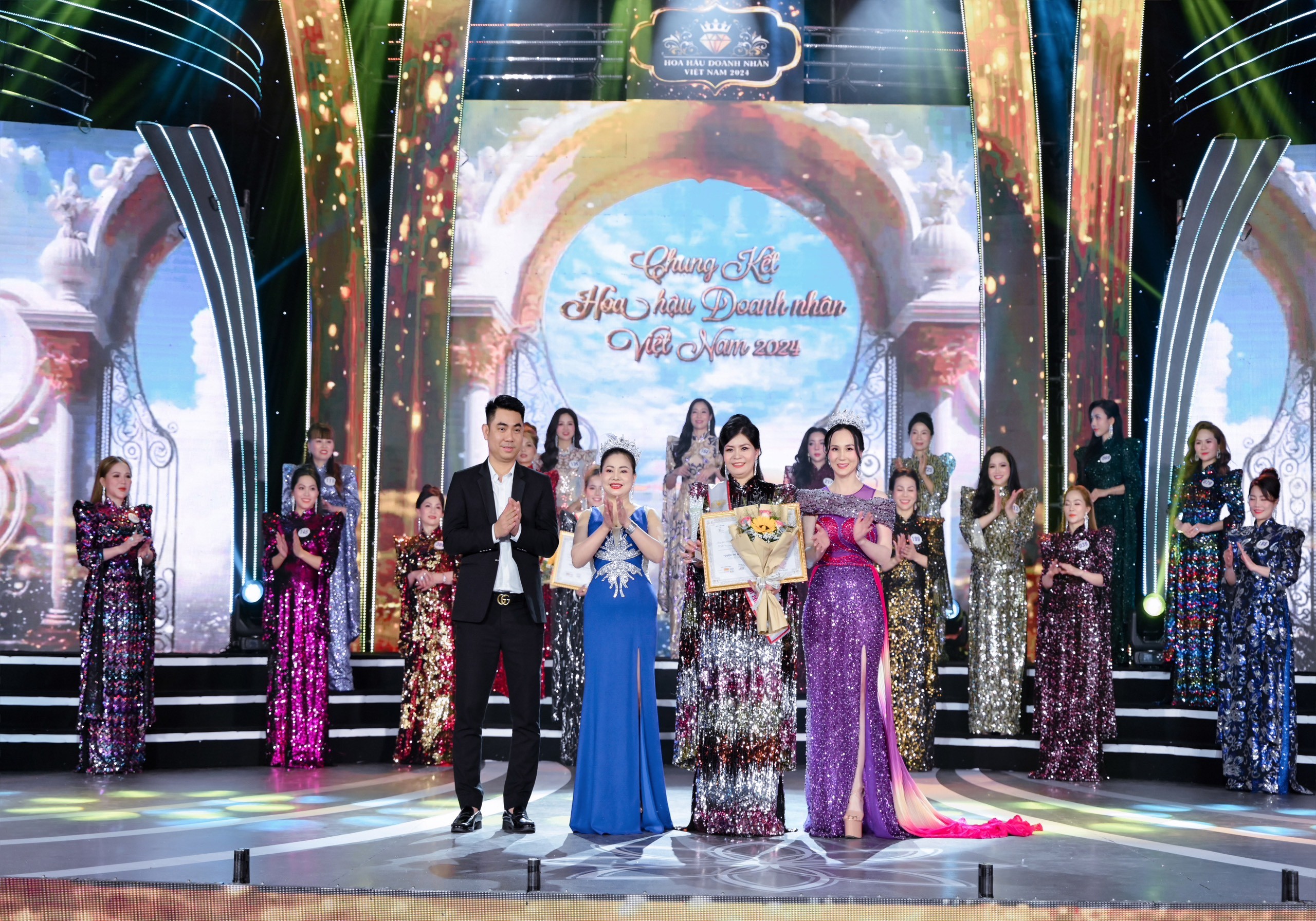 Hoa hậu Doanh nhân Việt Nam 2024 thí sinh Nguyễn Thị Thanh Nhàn dành được giải Người đẹp trí tuệ