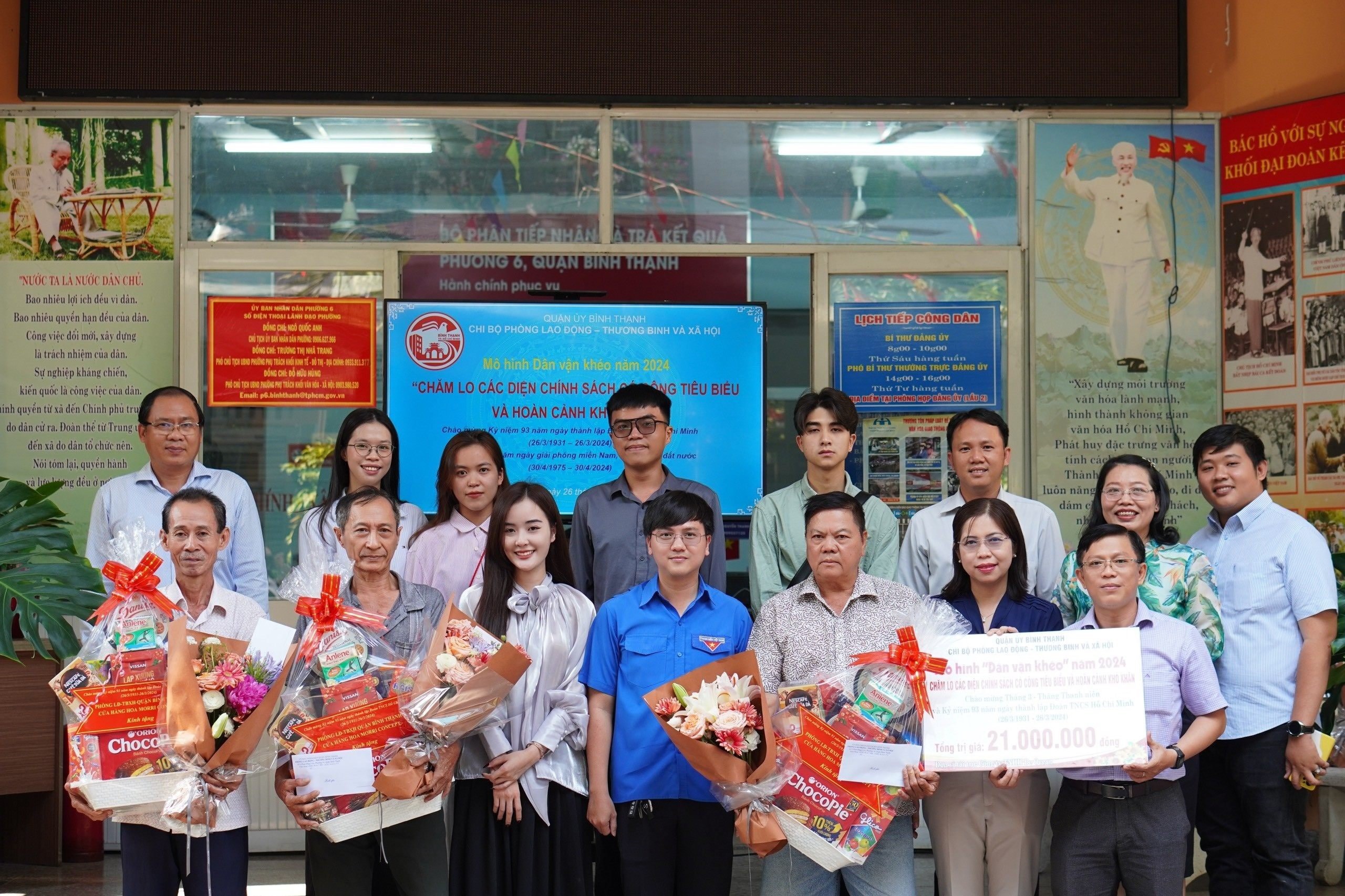 Quận Bình Thạnh phối hợp với Đoàn Thanh niên Văn phòng Chính phủ thăm hỏi, tặng quà gửi người có công với cách mạng trên địa bàn