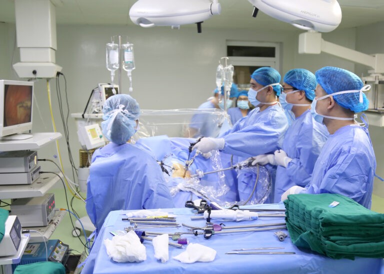 Phú Thọ: Nhờ có mẹ cho thận, chàng trai trẻ được ghép thận thành công tại Bệnh viện đa khoa tỉnh