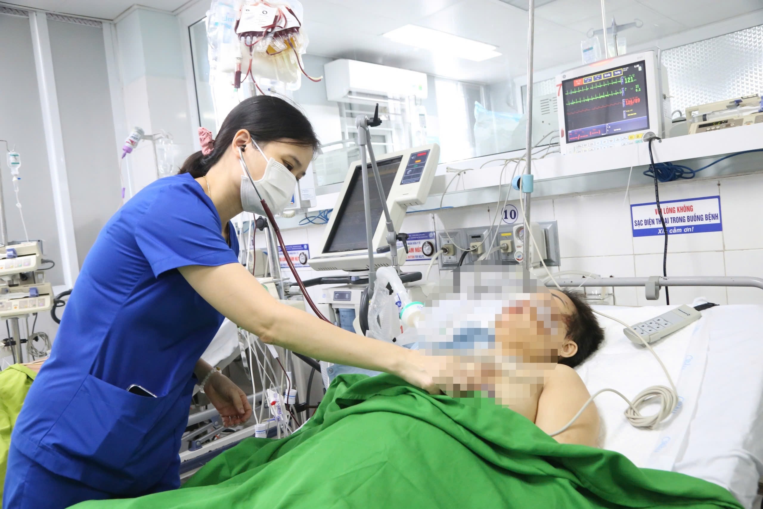 Thông tin tiếp vụ bệnh nhân vụ sập đất ở Yên Bái điều trị tại Bệnh viện đa khoa tỉnh Phú Thọ đã rút ống nội khí quản