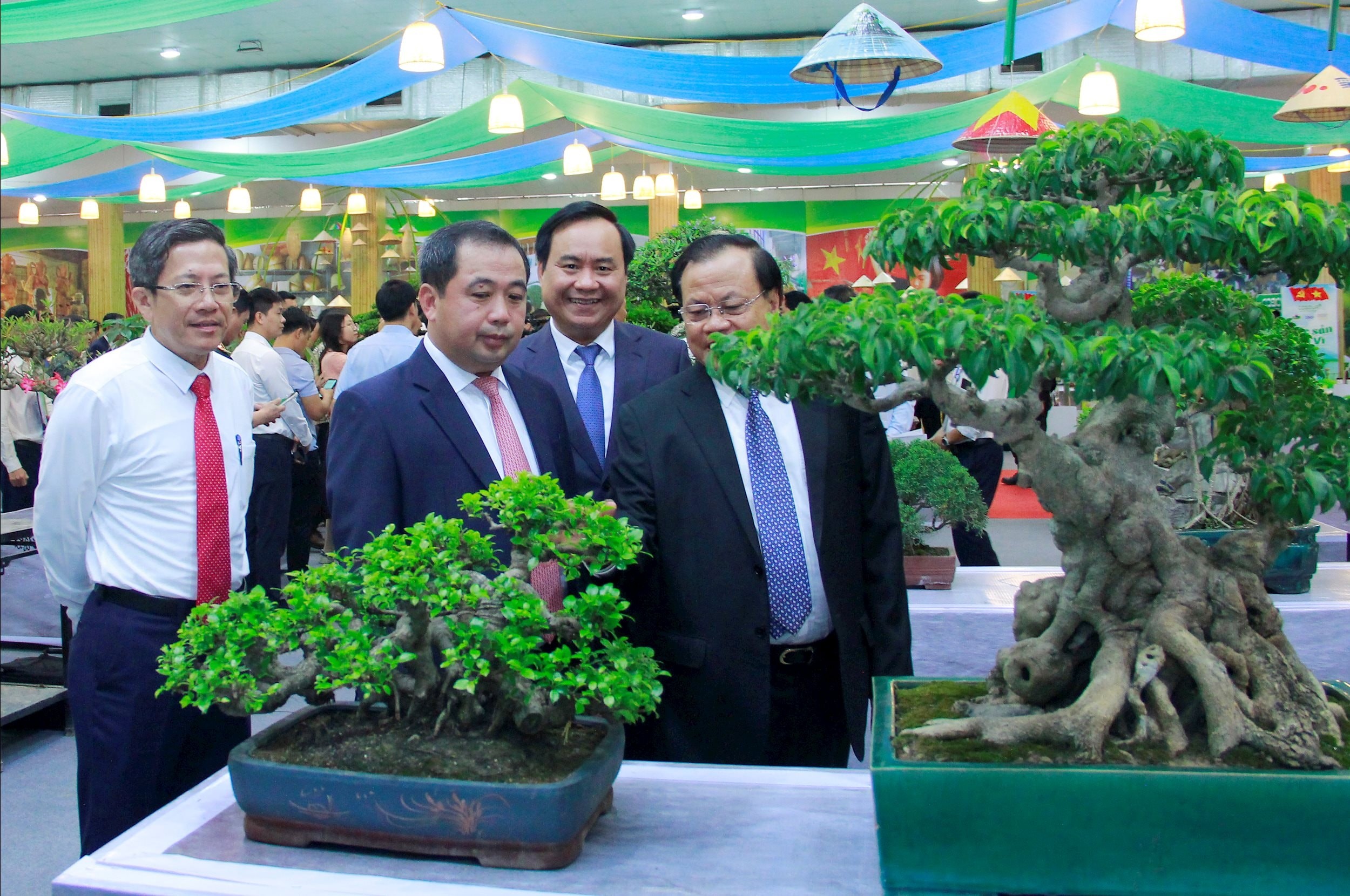 Cây cảnh nghệ thuật và Nghệ thuật cây cảnh