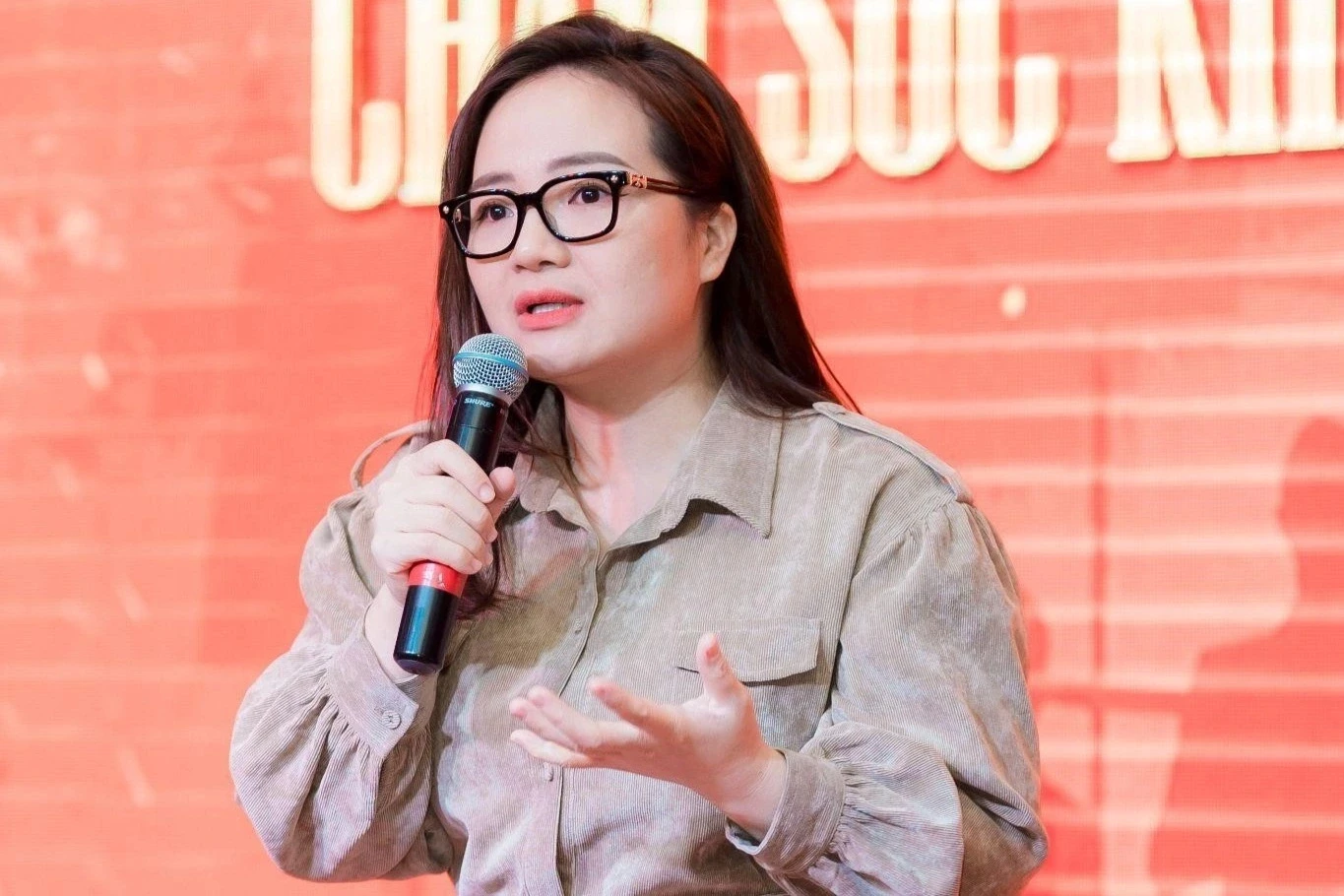 Hoàng Hường: Từ "nữ hoàng livestream" nghìn tỷ đến hệ sinh thái bất minh