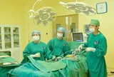 Đau bụng, bí tiểu, cô gái 26 tuổi phát hiện u buồng trứng khổng lồ