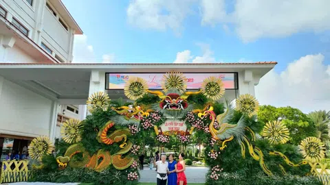 Cổng hoa cưới khủng nhất Việt Nam nhân ngày Quốc Khánh