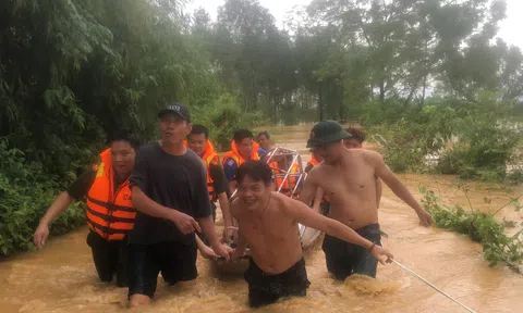 Vĩnh Phúc: Phóng sự ảnh lũ dữ, nước sông Phó Đáy dâng cao chưa từng thấy, khẩn trương cứu người và tài sản ở Tam Dương