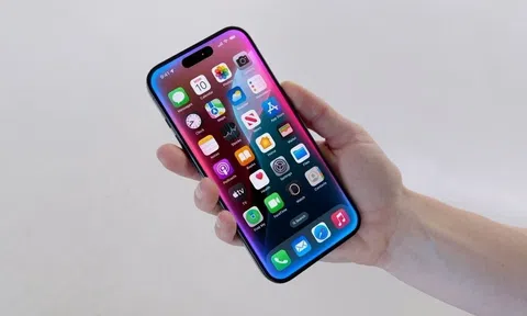 Tính năng AI mới trên iOS 18.2 khiến iPhone ‘nóng ran’, người dùng chỉ biết than trời