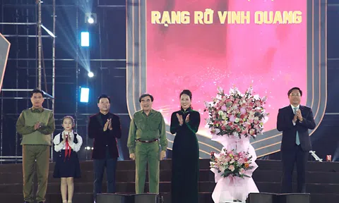 Vĩnh Phúc: Ấn tượng chương trình nghệ thuật “Rạng rỡ vinh quang”