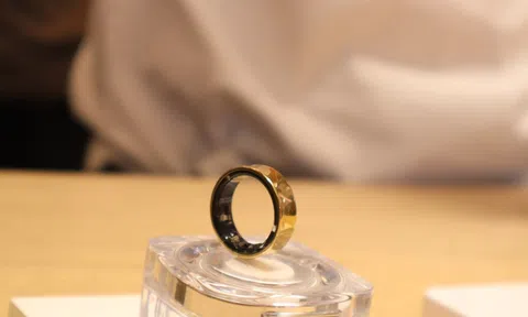 Trên tay Galaxy Ring: Nhẫn thông minh đầu tiên tích hợp trợ lý sức khỏe cá nhân Galaxy AI, giá 9,99 triệu