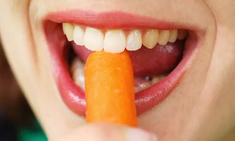 Trồng răng Implant có gây hôi miệng không? Lời khuyên từ chuyên gia