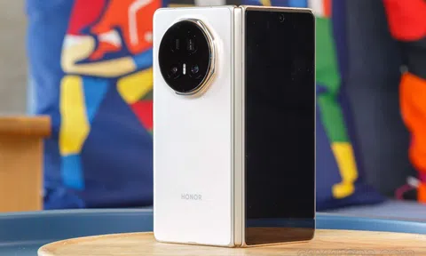 Honor Magic V5 ra mắt: Smartphone màn hình gập mỏng nhất thế giới, trang bị áp đảo Galaxy Z Fold6