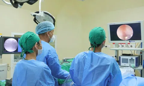 Cô gái 23 tuổi suýt liệt chân vì thoát vị đĩa đệm
