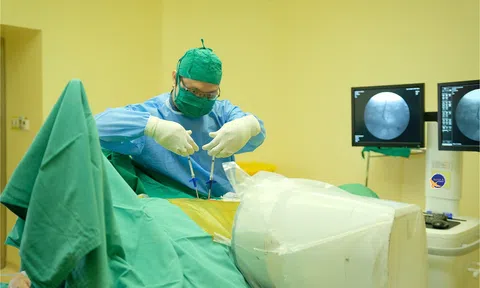 Tây Ninh: Bơm xi măng sinh học giúp cụ bà 102 tuổi phục hồi sau té ngã nghiêm trọng