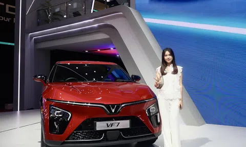 Doanh nhân trẻ Indonesia hết lời khen VinFast VF 7: ‘Rất thể thao, thời thượng và đậm chất châu Âu’