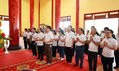 Sinh viên ULAW vun đắp truyền thống ‘Uống nước nhớ nguồn’