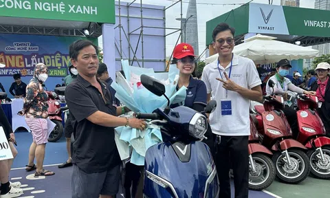 Người dùng Việt đổi xăng lấy điện: ‘Xe máy điện VinFast vận hành êm, chi phí tiết kiệm’