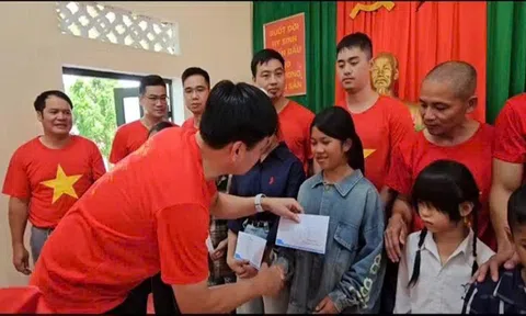 Thanh Hoá: Lớp Luật sư K27 trao 60 suất quà cho học sinh vùng biên giới xã Bát Mọt