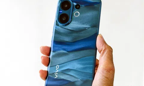 Trên tay vivo V60: Điện thoại tầm trung với camera ZEISS cực xịn so kè Galaxy S25, iPhone 16