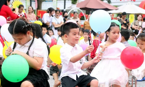 Phú Thọ: Học sinh nô nức tựu trường chào đón năm học mới