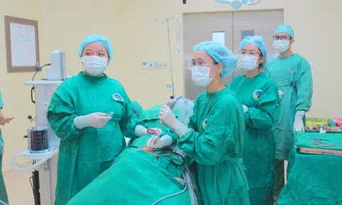 Việt kiều Mỹ bay nửa vòng Trái Đất về Việt Nam chữa viêm xoang nấm