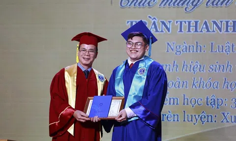 Ulaw trao bằng tốt nghiệp cho gần 1.600 cử nhân chính quy năm 2025