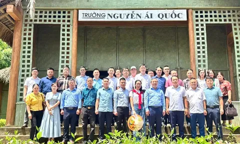 Học viên Lớp cao cấp lý luận Chính trị K72.A12 thăm quan học tập tại Thái Nguyên
