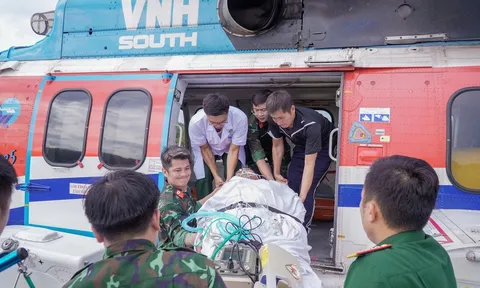 Hành trình xuyên đêm đưa ngư dân từ đảo Song Tử Tây về đất liền cấp cứu