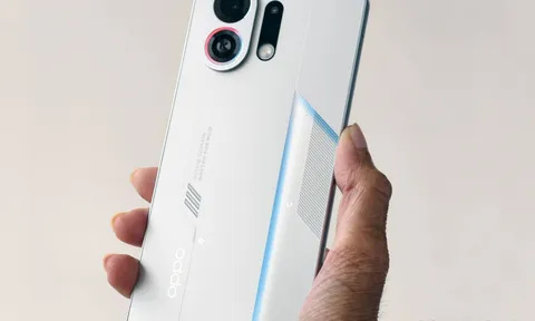 Trên tay, đánh giá nhanh OPPO K13 Turbo Pro: Bản sao tầm trung của iPhone 16, pin trâu hàng đầu phân khúc