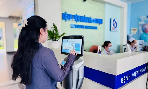 Trải nghiệm robot hướng dẫn trong bệnh viện ở TP.HCM