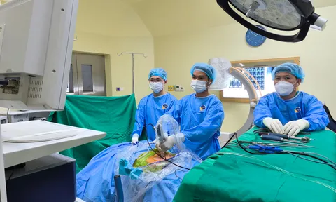 Từ cơn đau lưng dữ dội đến tê liệt chân vì thoát vị đĩa đệm