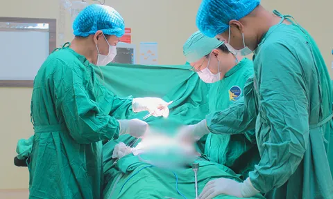 Cứu sống  cụ ông 86 tuổi bị xương cá dài 4 cm đâm thủng ruột