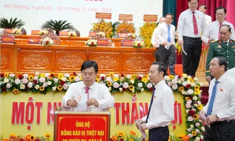 An Giang: Ủng hộ đồng bào bị ảnh hưởng bởi bão, lũ
