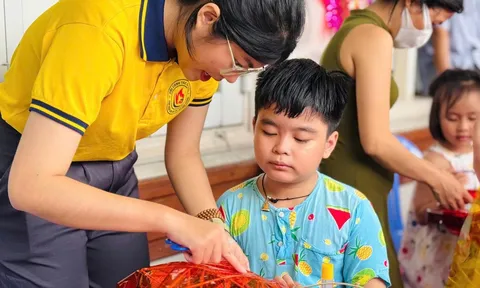 Trung thu đặc biệt của những ‘chiến binh nhí’ nơi giường bệnh
