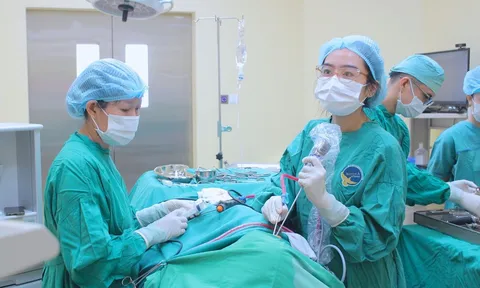 Khối u ‘ẩn nấp’ trong mũi khiến cụ ông nghẹt thở nhiều năm