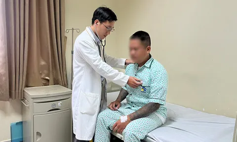 Cứu sống nam thanh niên bị đột quỵ khi đá bóng